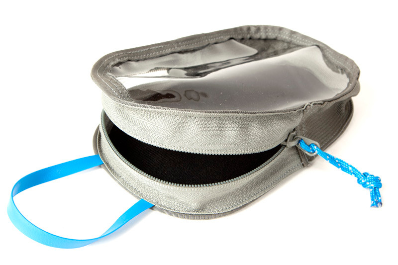 Vertical Utility Dapper Pouch