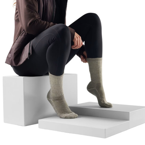 Smartwool Hike Classic Edition Crew Light Cushion Socks – breathable Merino wool comfort for hiking, taupe