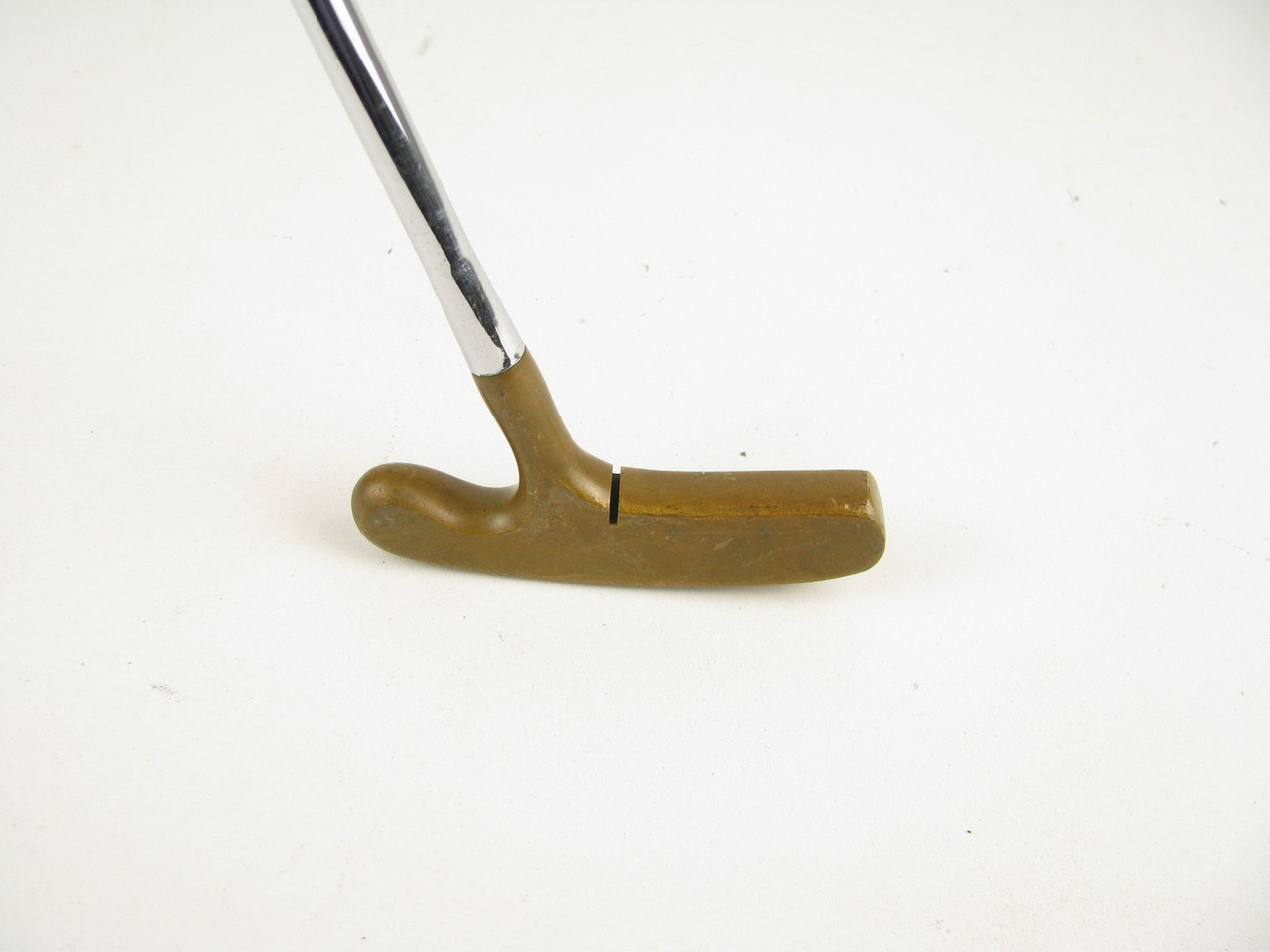 Acushnet Bulls Eye Light Blade Putter 34 inches - Clubs n Covers Golf