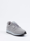 Lunge – Sneaker aus Velourslederoptik grau