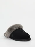 UGG - Hausschuh aus Veloursleder in schwarz