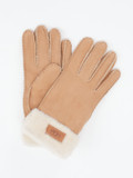 UGG – Fingerhandschuhe aus Fell in Braun