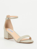 Steve Madden – Sandalette aus Kalbleder in Beigegrau