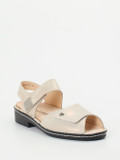 Finn Comfort – Komfortsandale aus Metallicleder champagner