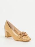 Andrea Puccini – Blockabsatz-Pumps aus Lackleder Honiggelb