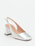 Konstantin Starke – Slingback-Pumps aus Metallicleder silber