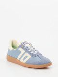 Back 70 – Retro-Sneaker aus Veloursleder Pastellblau