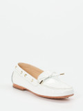 Sioux – Mokassin aus Lackleder in Weiß