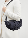 VeeCollective Berlin – Schultertasche aus Nylon in Dunkelblau