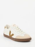 VEJA – Sneaker aus Leder und Velours in Creme