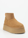 UGG – Plateau-Stiefelette aus Veloursleder Karamell
