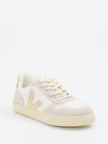 Veja – Sneaker aus Kalbleder in Cremeweiß