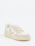Veja – Sneaker aus Kalbleder in Cremeweiß