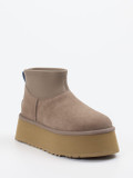 UGG – Plateau-Stiefeletten aus Veloursleder taupe
