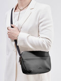 Ucon Acrobatics – Schultertasche aus Textil schwarz