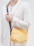 Ucon Acrobatics – Schultertasche aus Textil in Gelb