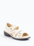 Finn Comfort – Sandale aus Metallicleder in Beige
