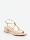 Konstantin Starke – Sandalen aus Lackleder in Beige