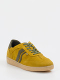 Mayori – Sneaker aus Veloursleder in Senfgelb