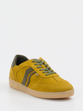 Mayori – Sneaker aus Veloursleder in Senfgelb
