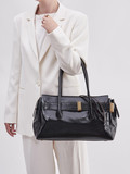 Konstantin Starke – Schultertasche aus Lackleder Schwarz