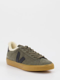 VEJA – Sneaker aus Veloursleder in Olivgrün