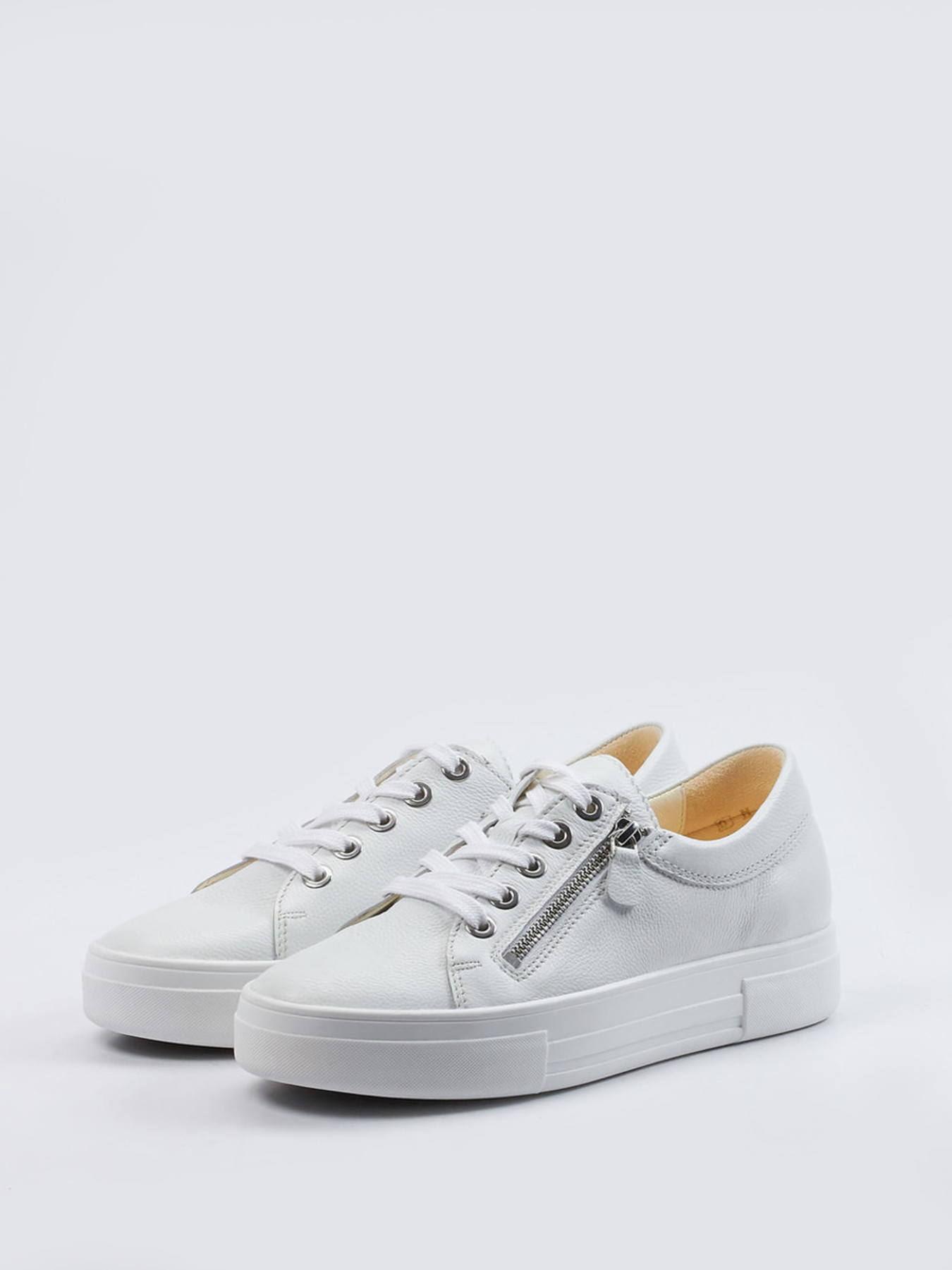 Sneaker weiß 2661799009002.jpeg