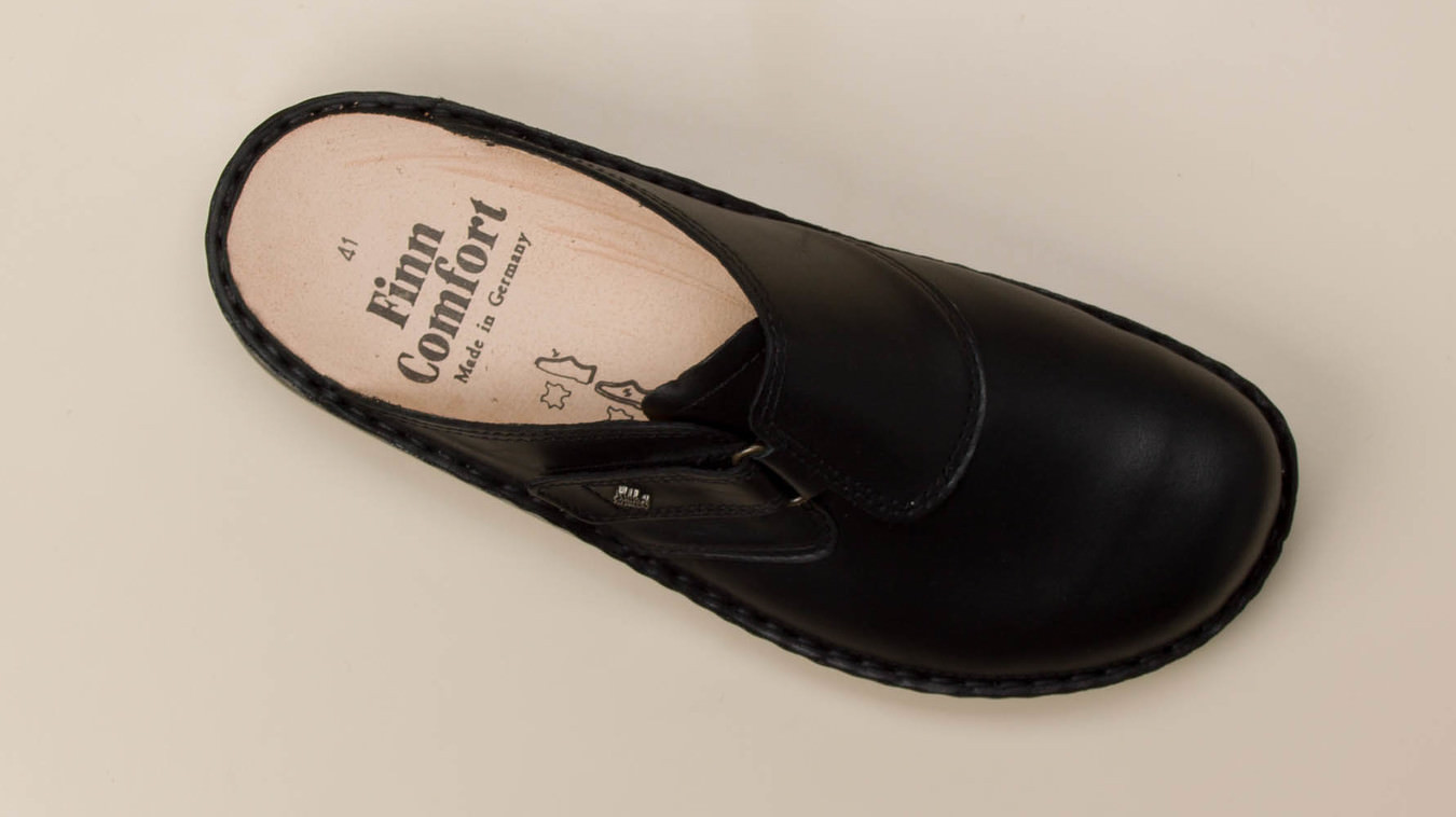 Pantolette schwarz 411100900707