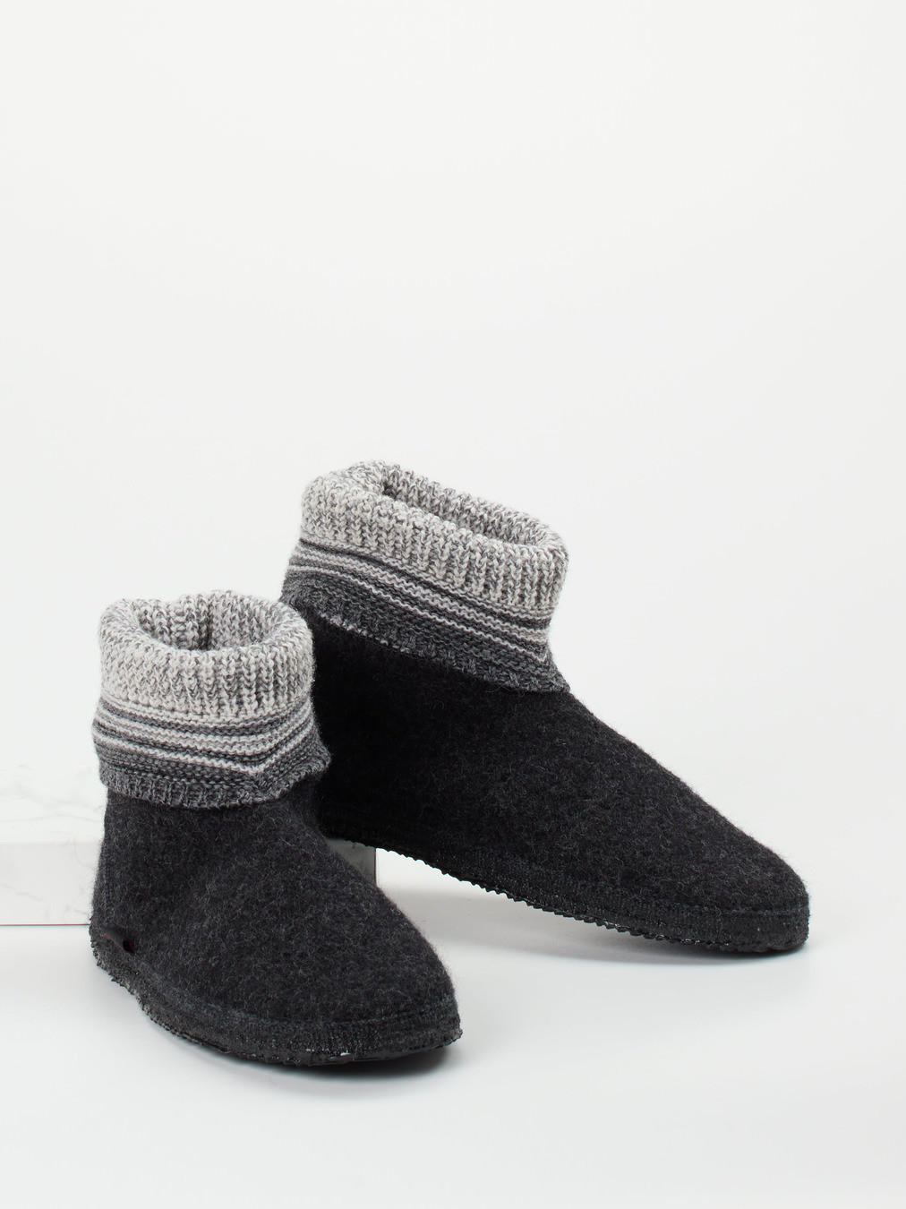 Hausschuh grau 7480409000104