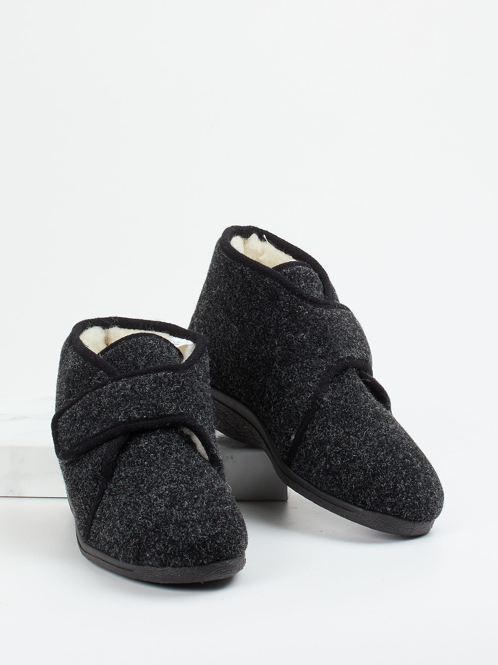 Hausschuh grau 7173409002804