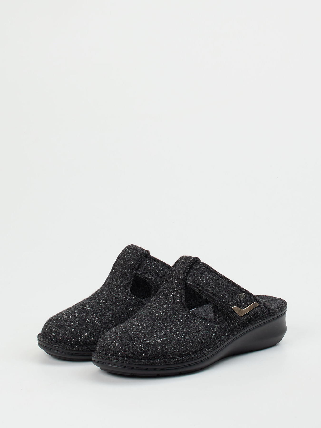 Hausschuh grau 7163409010902