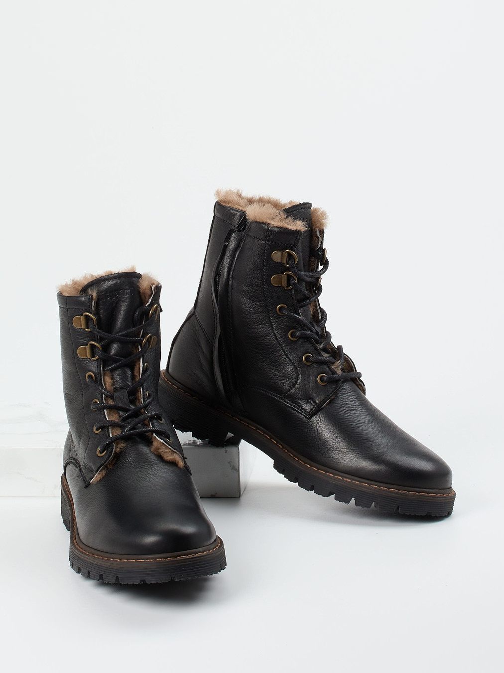 Boots schwarz 6800009004104