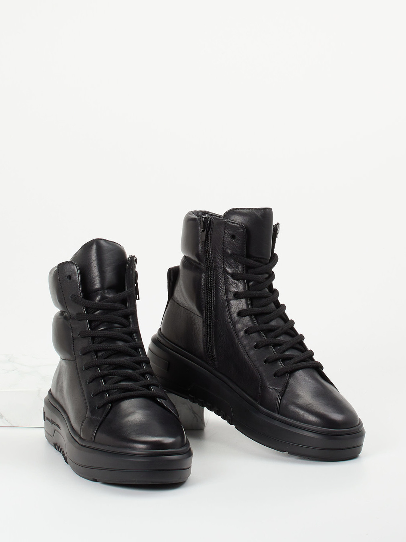 Sneaker high schwarz 1675009001904