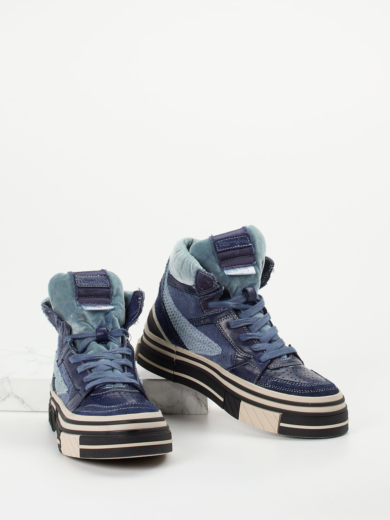 Sneaker high blau 1673159000204