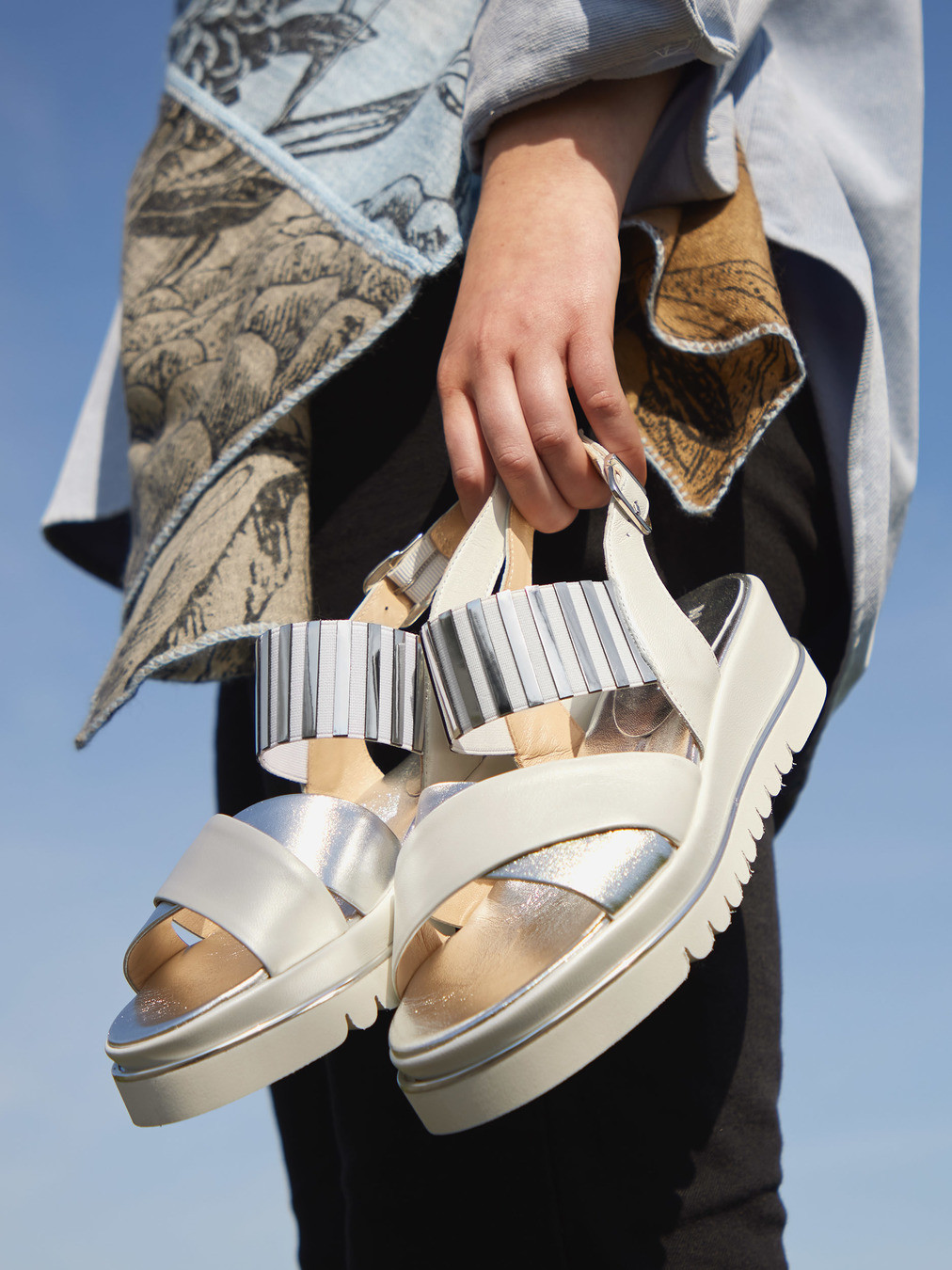 Plateau-Sandalette weiß 1255794000302