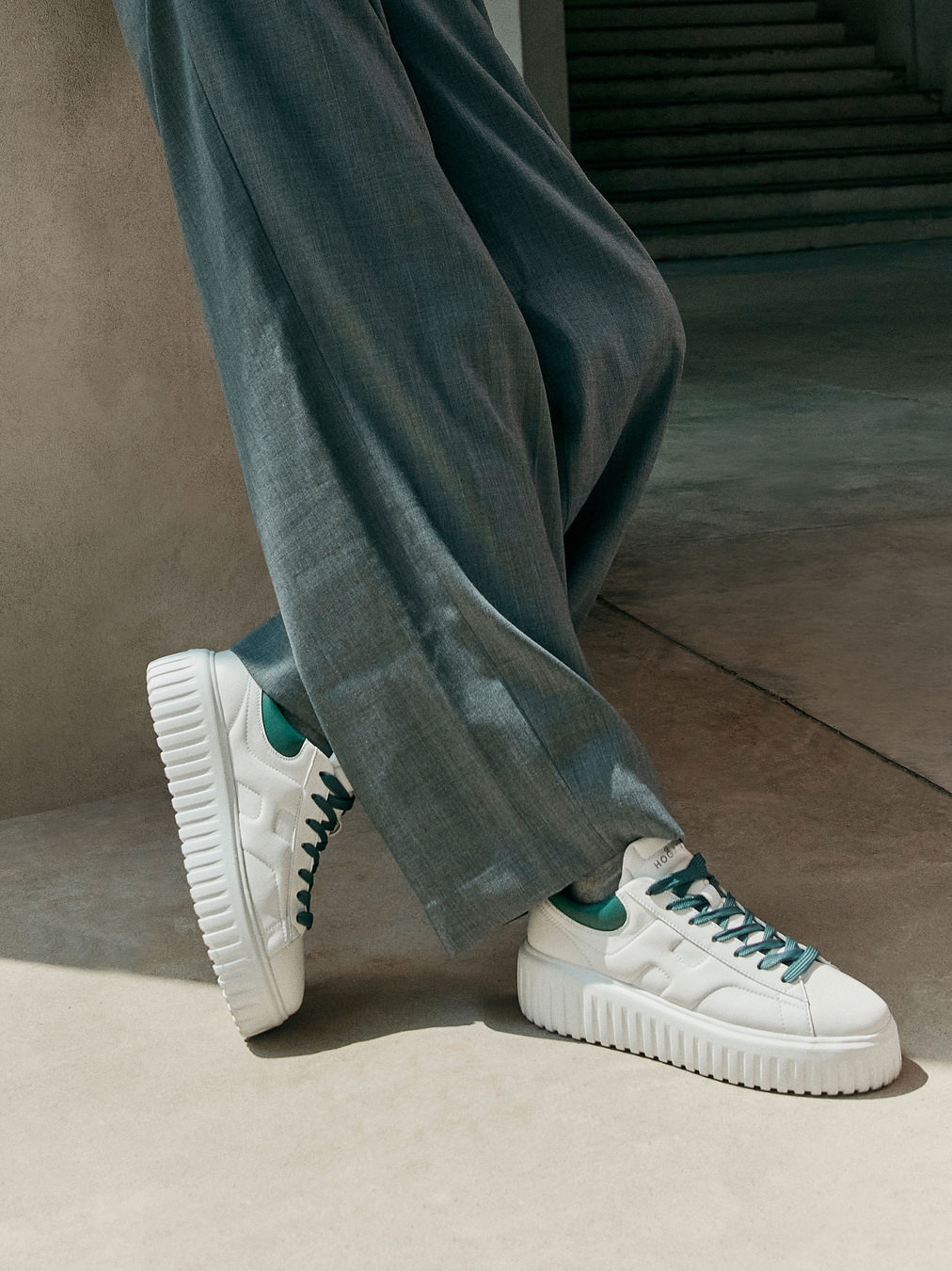 Sneaker weiß 1665796000102