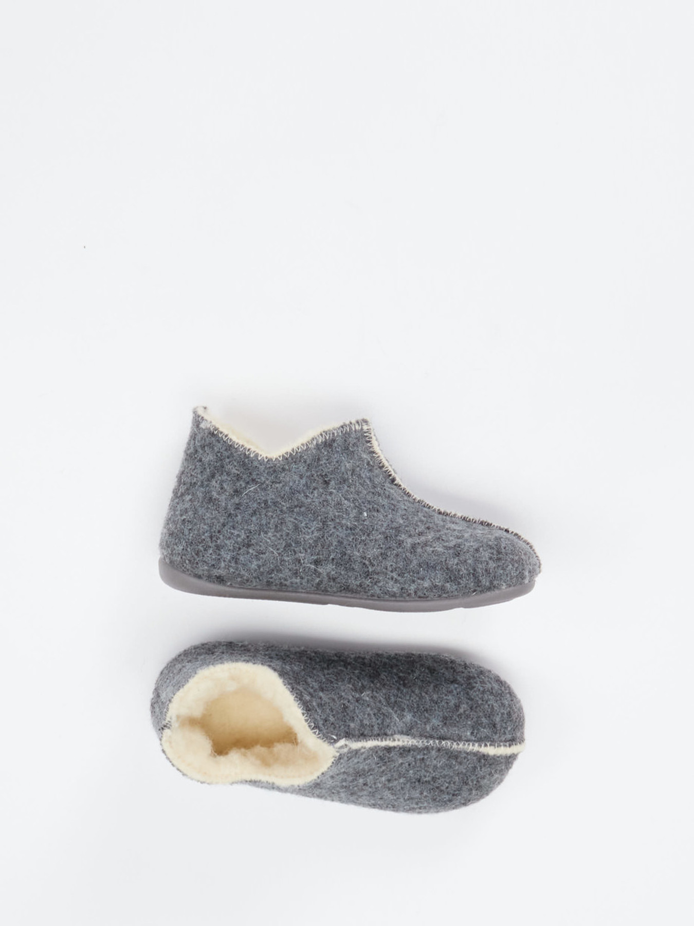 Hausschuh grau 7674409000204