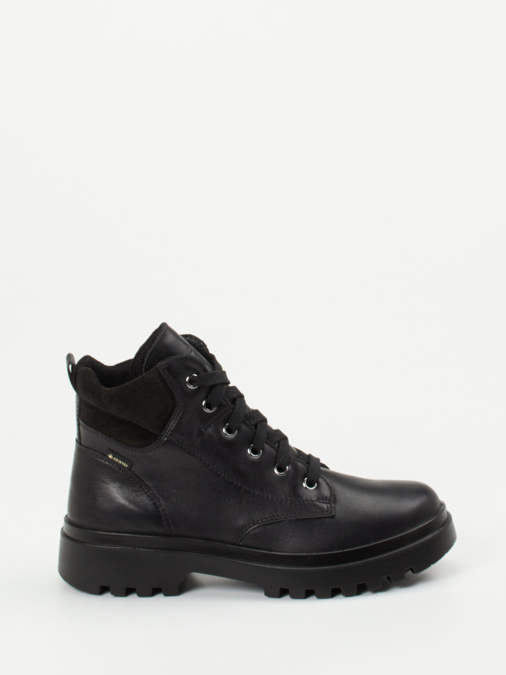 Diese coolen Schnürboots stellt die Marke Superfit vor. Das schwarze Veloursleder überzeugt mit höchster Qualität. Ist die Zick-Zack- Schnürung erst einmal justiert, ermöglicht der Reißverschluss einen unkomplizierten Ein- und Ausstieg. Der angenehme Tragekomfort wird durch die Polsterung von Schaft und Lasche unterstrichen. Die PU-Sohle überzeugt funktional und ästhetisch mit dem rutschhemmenden Profil. schwarz 6700009014501