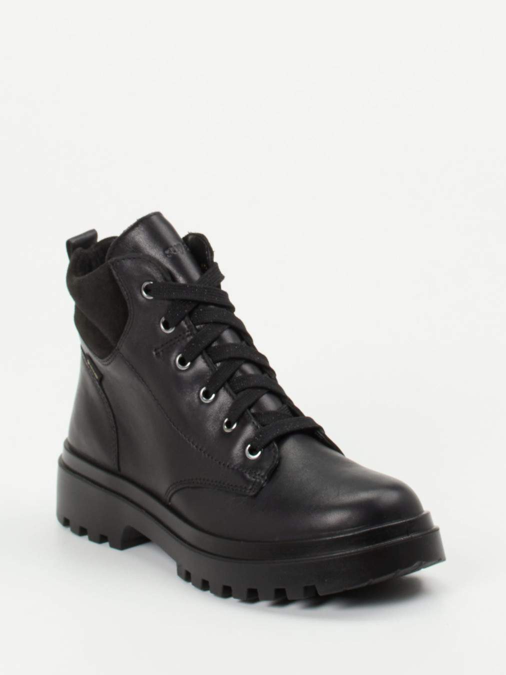 Diese coolen Schnürboots stellt die Marke Superfit vor. Das schwarze Veloursleder überzeugt mit höchster Qualität. Ist die Zick-Zack- Schnürung erst einmal justiert, ermöglicht der Reißverschluss einen unkomplizierten Ein- und Ausstieg. Der angenehme Tragekomfort wird durch die Polsterung von Schaft und Lasche unterstrichen. Die PU-Sohle überzeugt funktional und ästhetisch mit dem rutschhemmenden Profil. schwarz 6700009014506