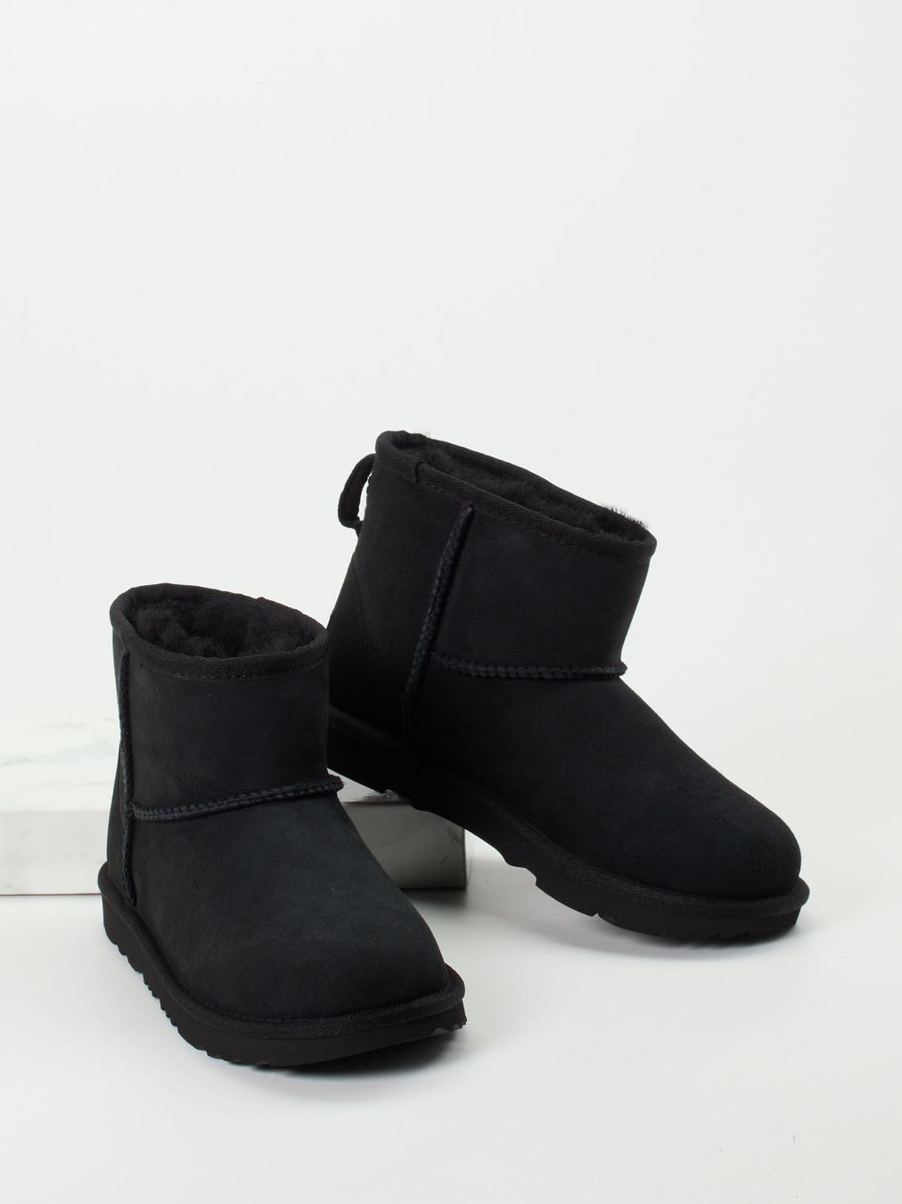 Boots Classic Mini II schwarz 6810009001904