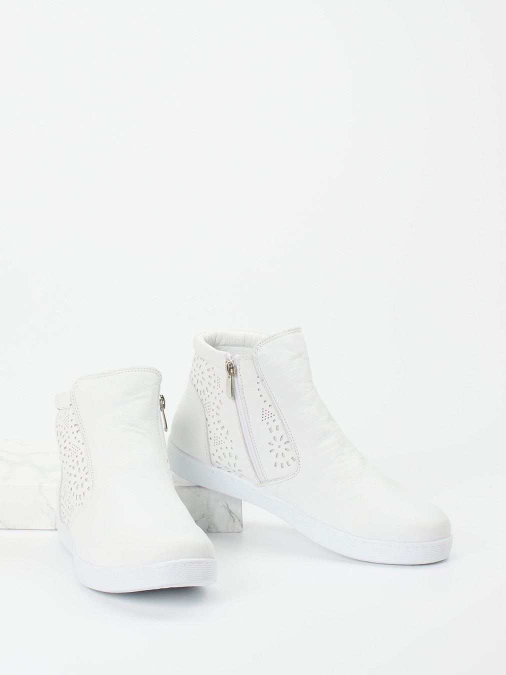Stiefelette weiß 2756799000204