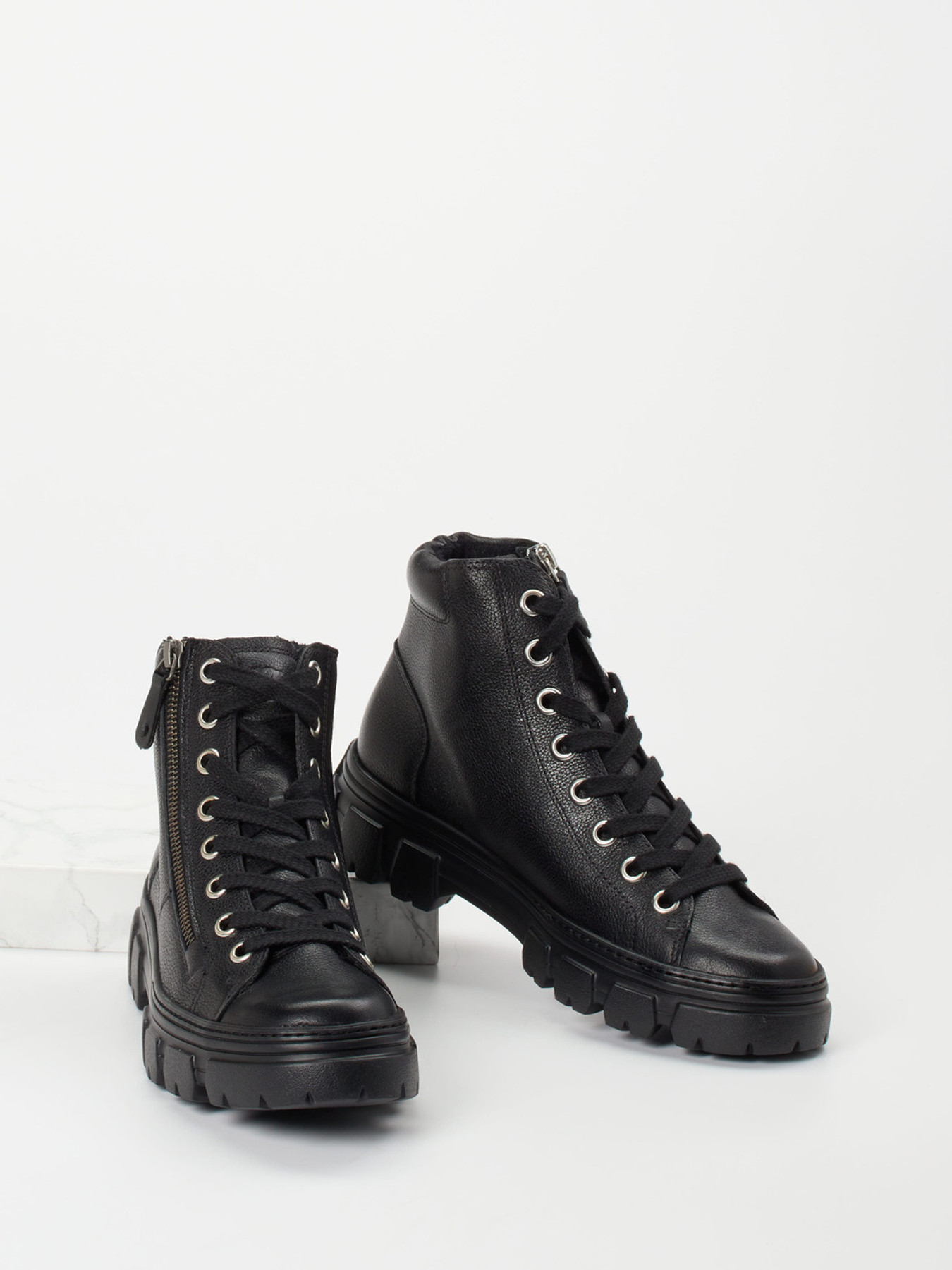 Sneaker High schwarz 1673009004404