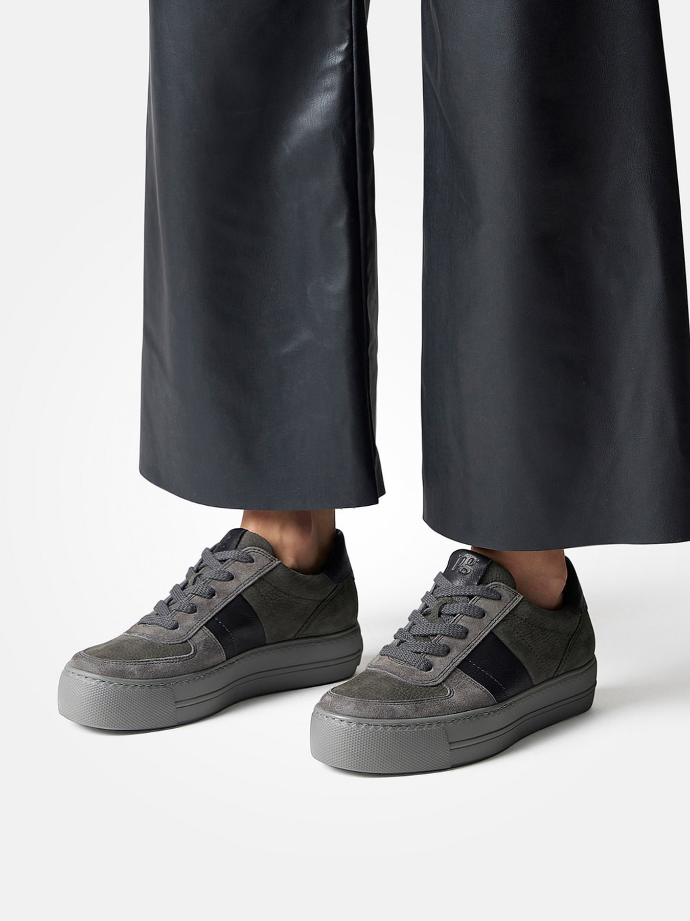 Sneaker grau 1663459005602