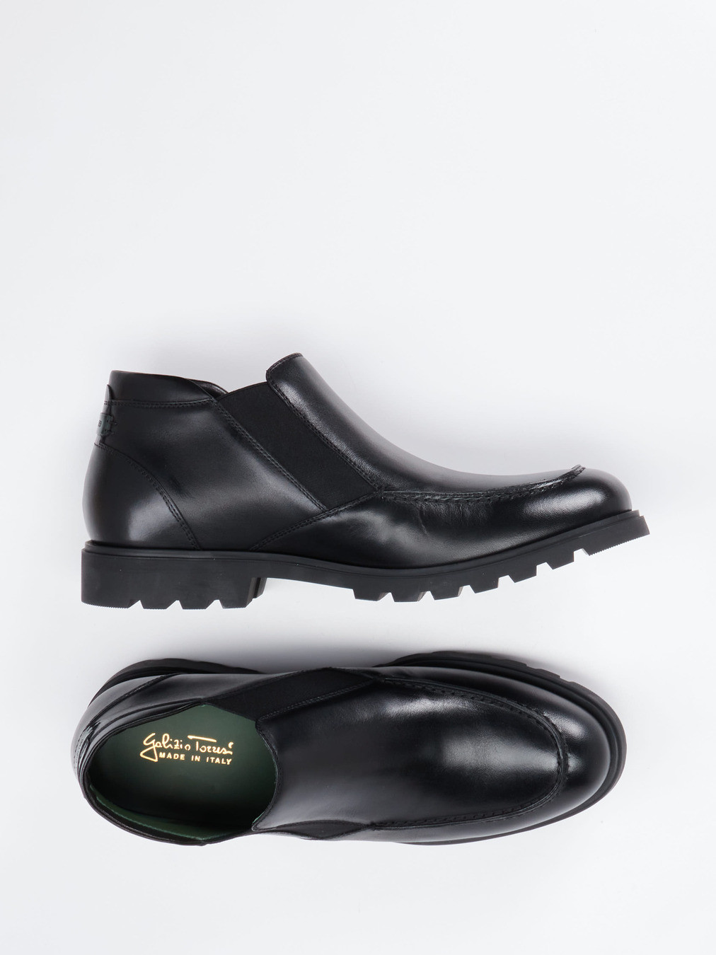 Boot schwarz 4711009022304