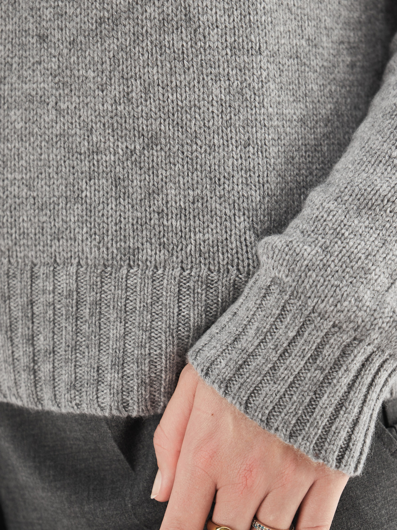 Pullover grau 9341459000502