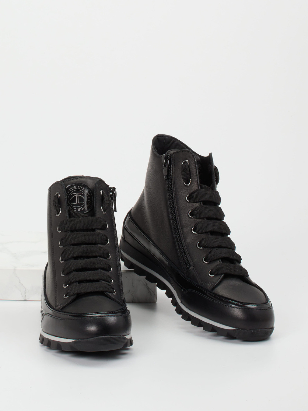 Sneaker High schwarz 1673009004204