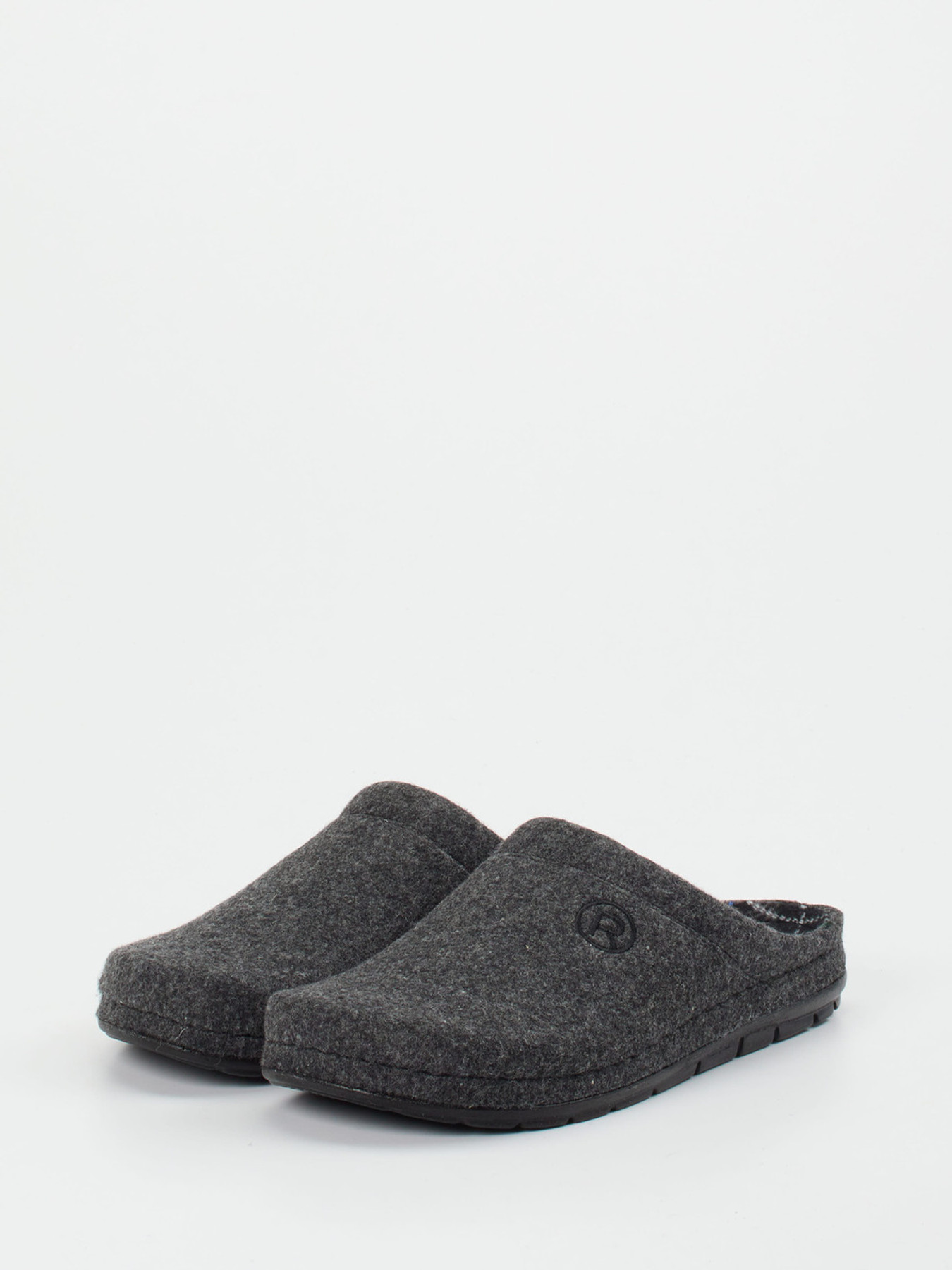 Pantolette grau 7463409006402