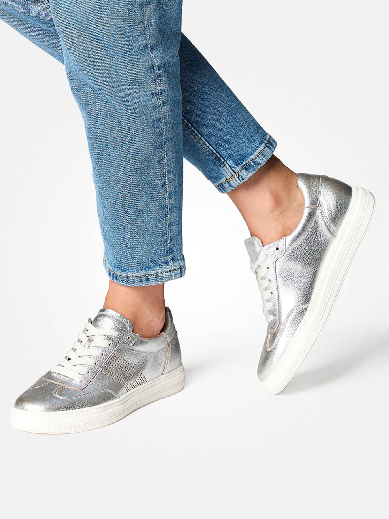 Sneaker silber 1663449008402