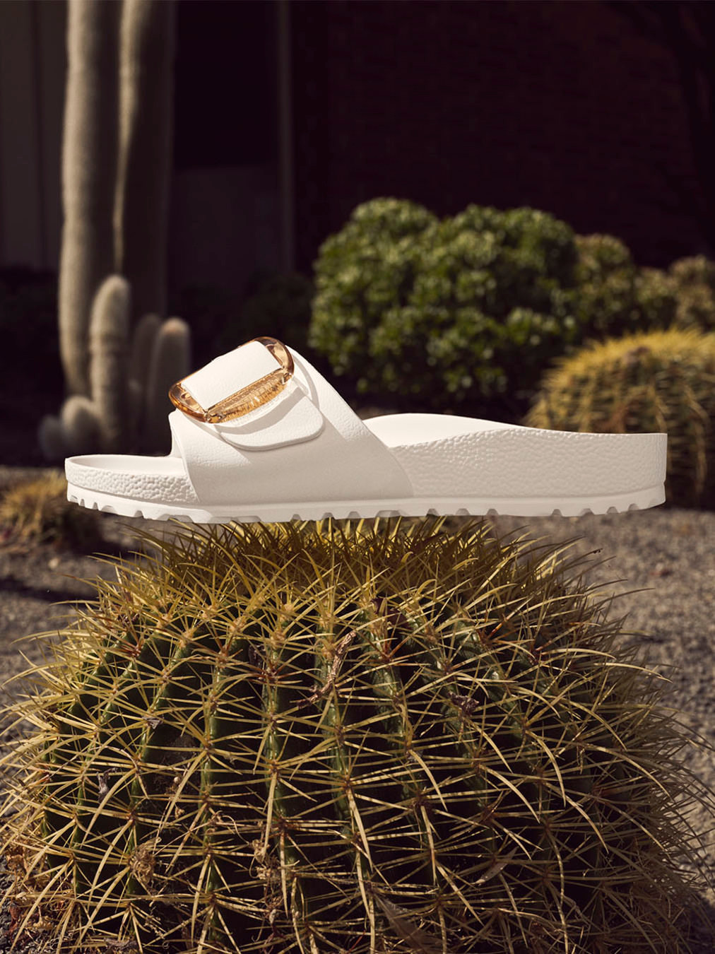 Badepantolette Madrid Big Buckle beige 7121399000302