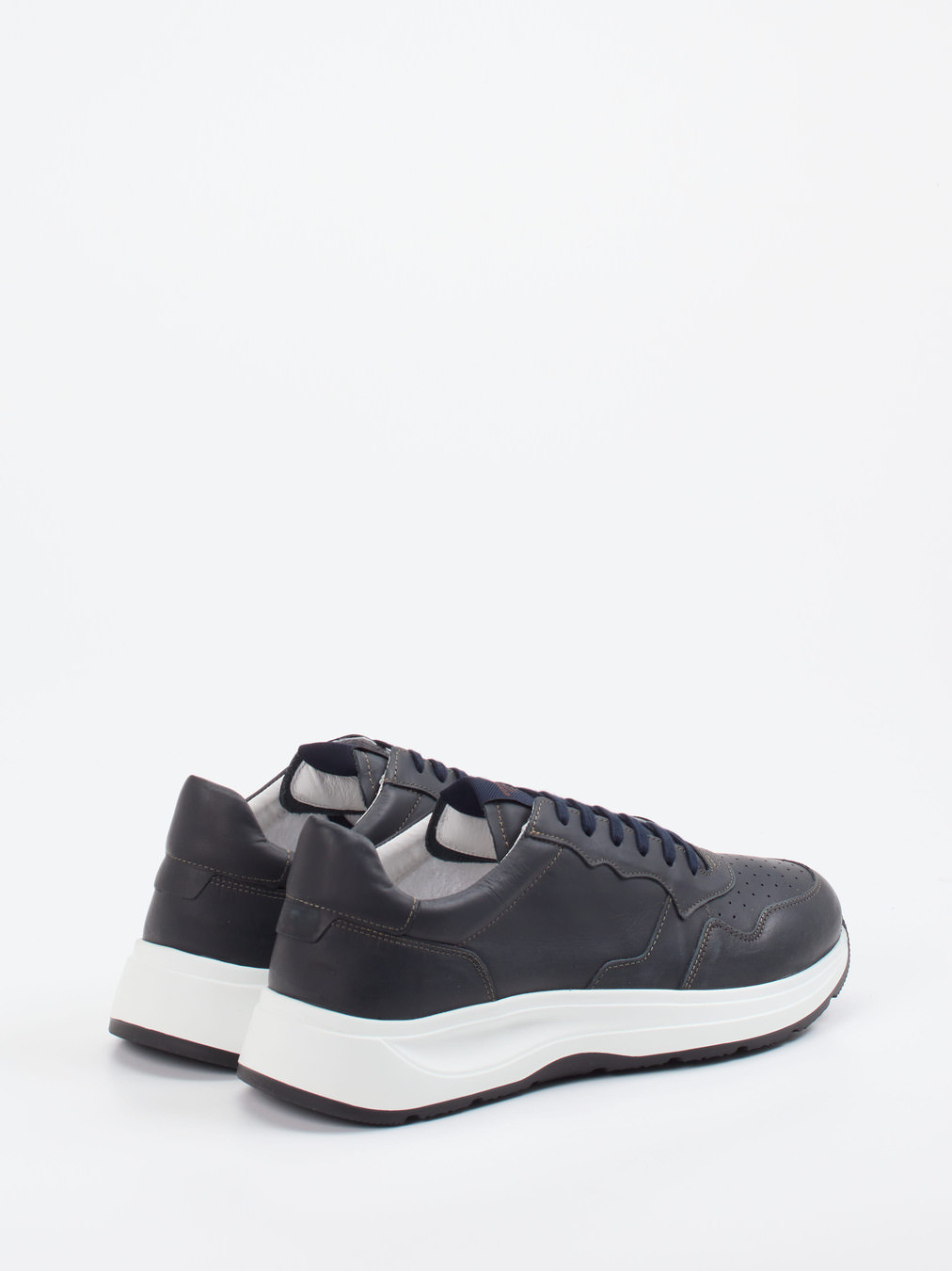 Sneaker schwarz 4661009067903